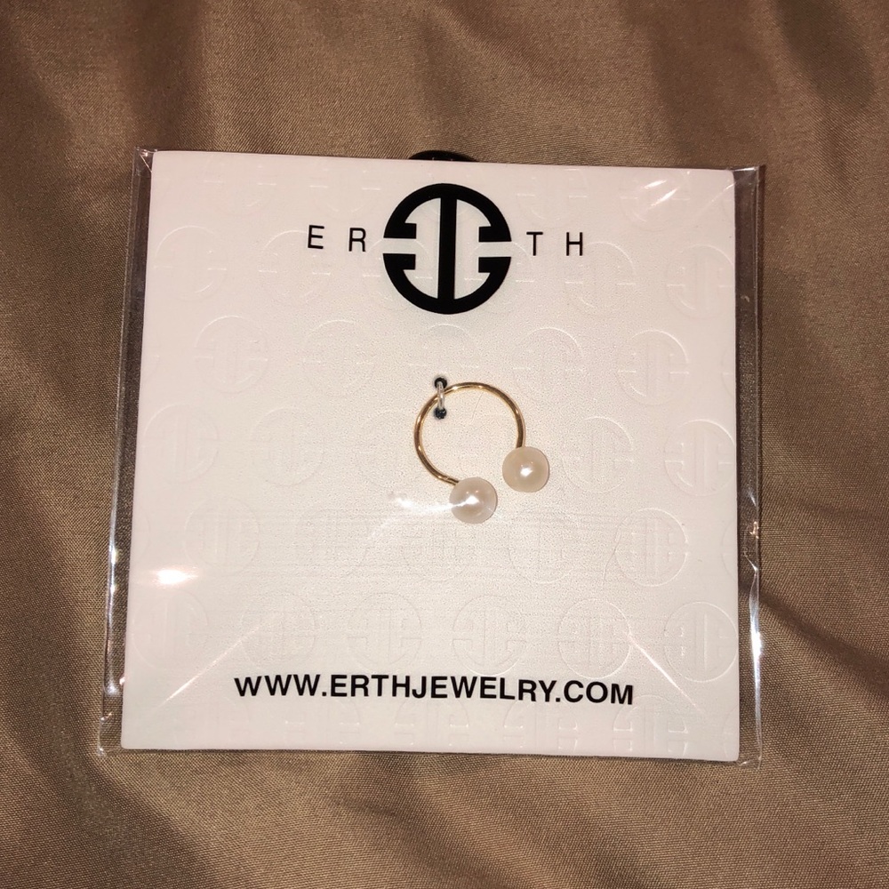 Pearl and gold band ring